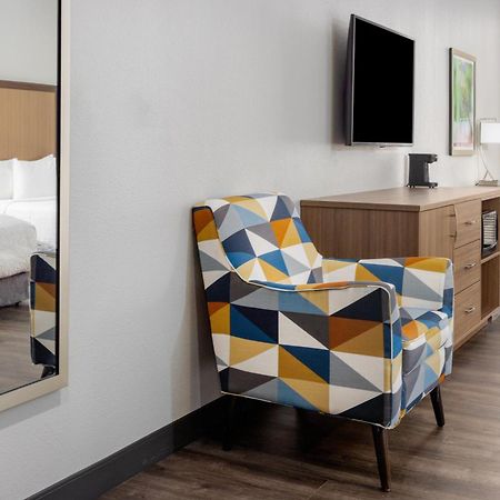 La Quinta Inn & Suites By Wyndham 밸도스타 외부 사진