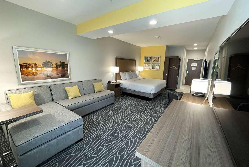 La Quinta Inn & Suites By Wyndham 밸도스타 객실 사진