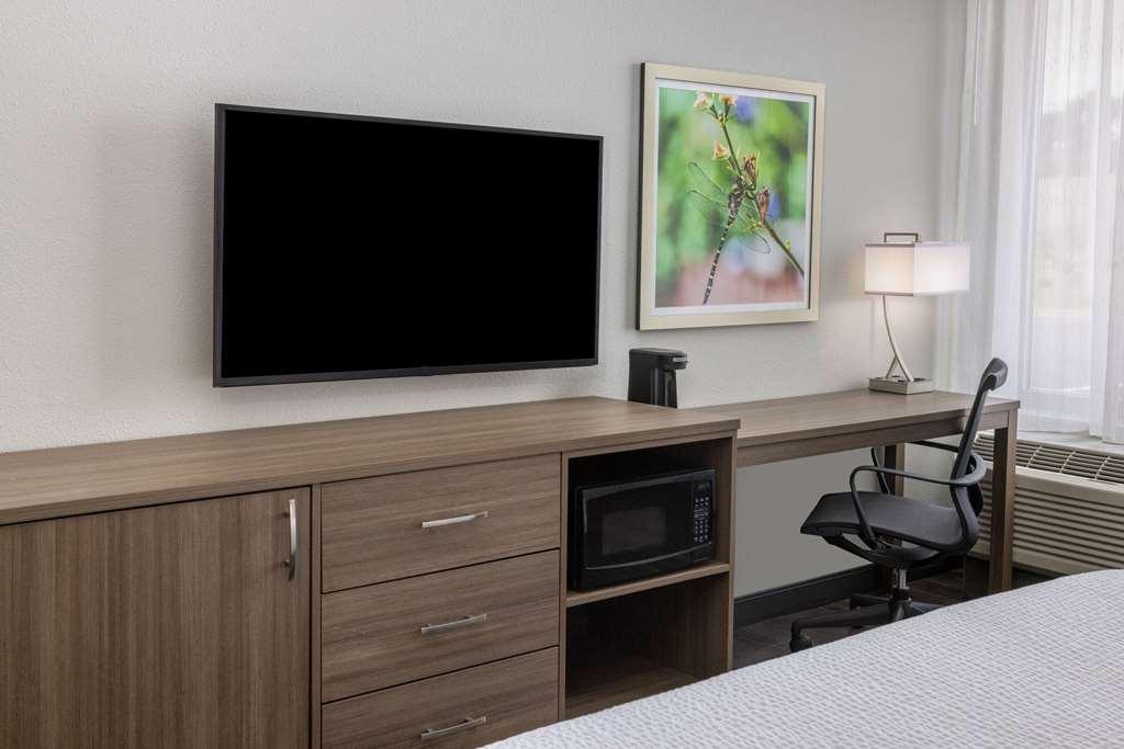 La Quinta Inn & Suites By Wyndham 밸도스타 객실 사진