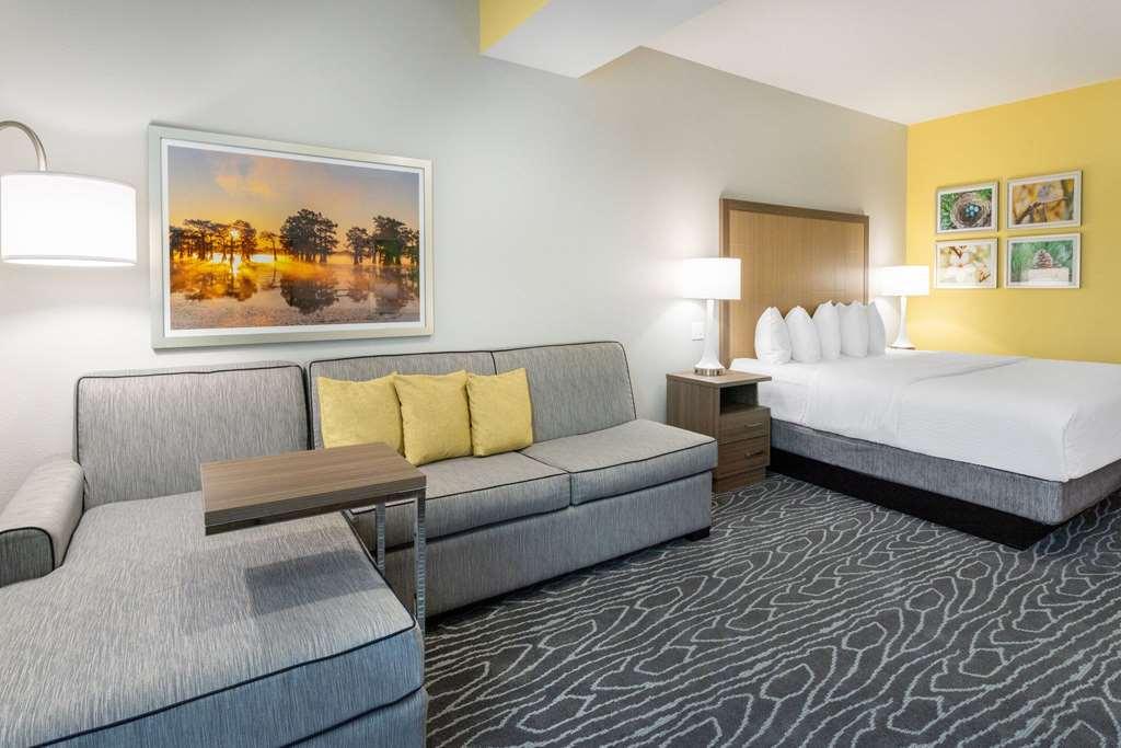La Quinta Inn & Suites By Wyndham 밸도스타 객실 사진
