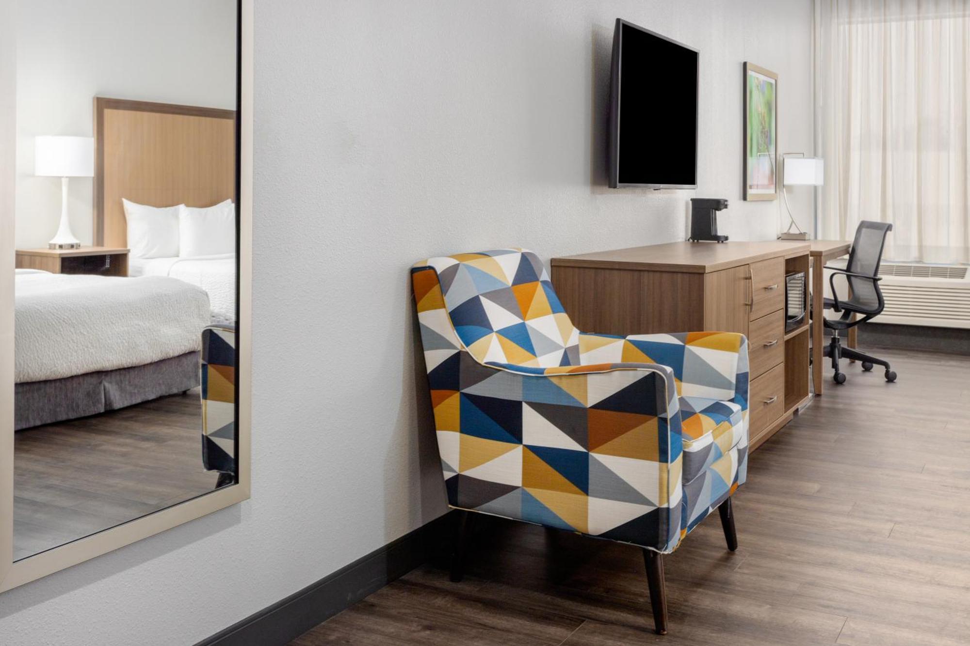 La Quinta Inn & Suites By Wyndham 밸도스타 외부 사진