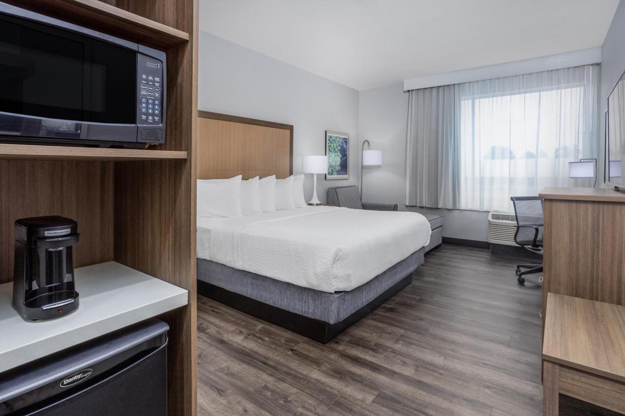 La Quinta Inn & Suites By Wyndham 밸도스타 외부 사진