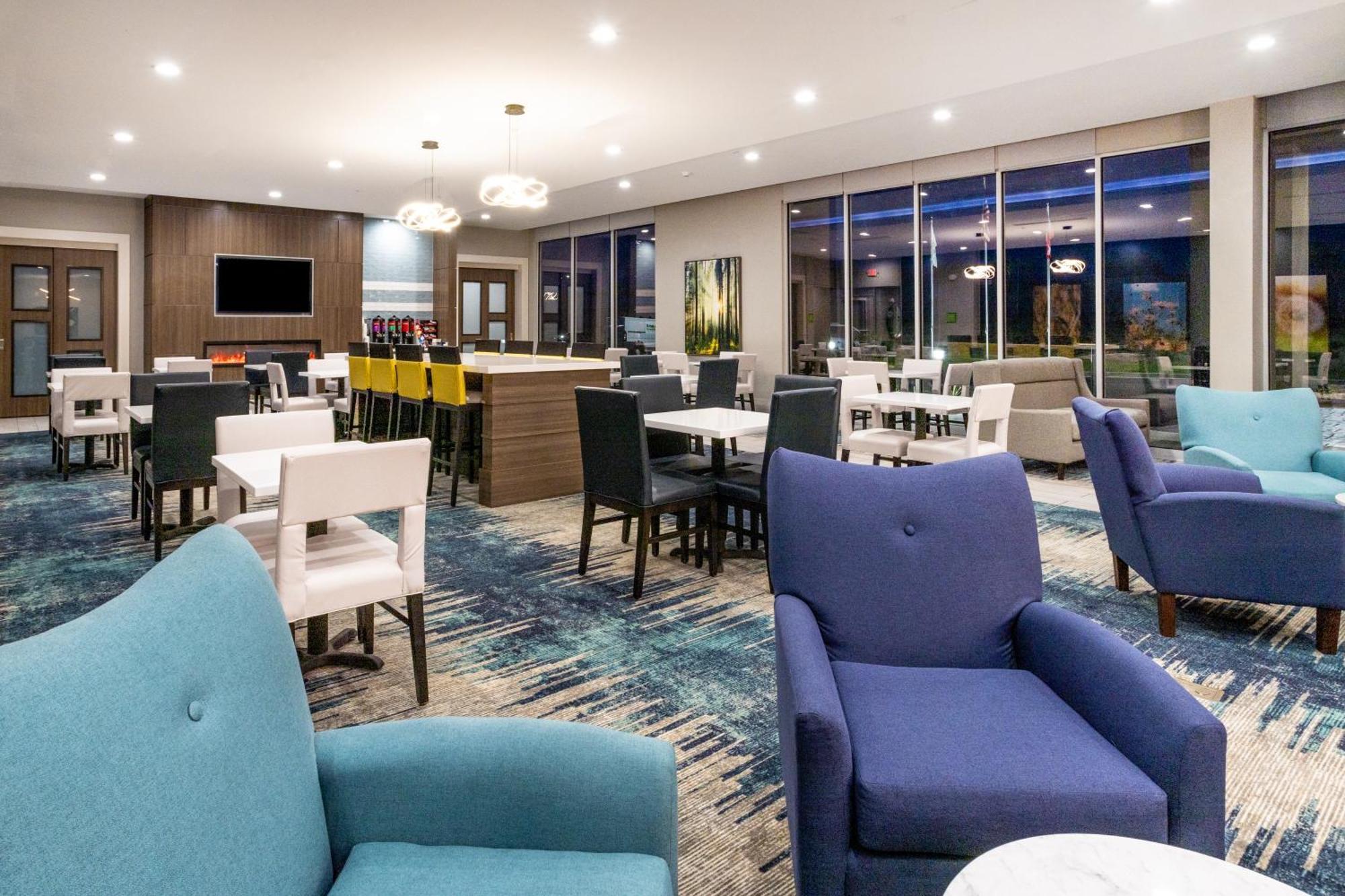 La Quinta Inn & Suites By Wyndham 밸도스타 외부 사진