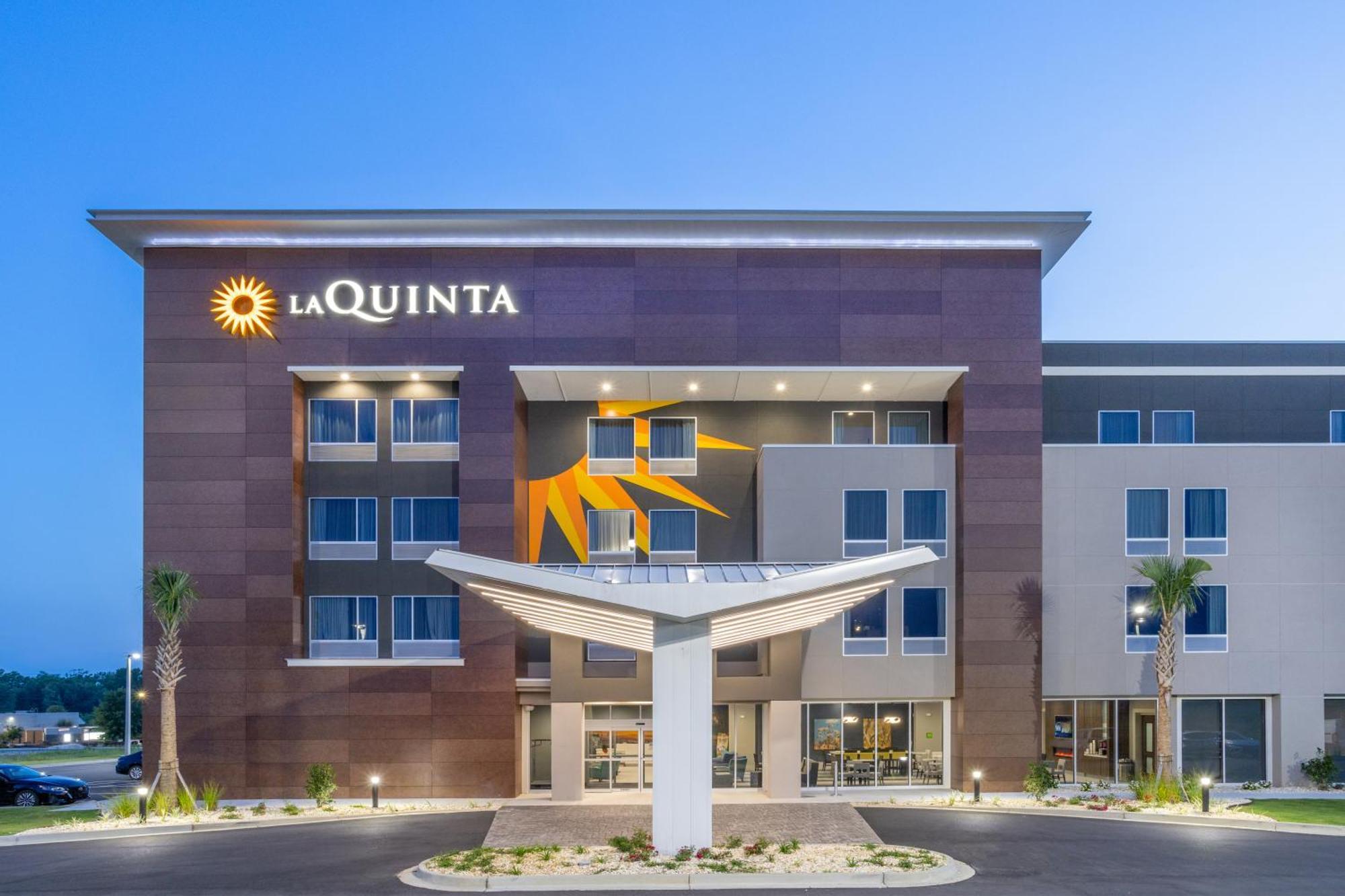 La Quinta Inn & Suites By Wyndham 밸도스타 외부 사진