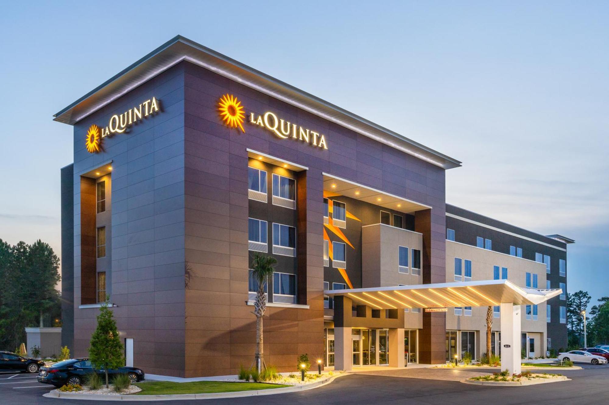 La Quinta Inn & Suites By Wyndham 밸도스타 외부 사진