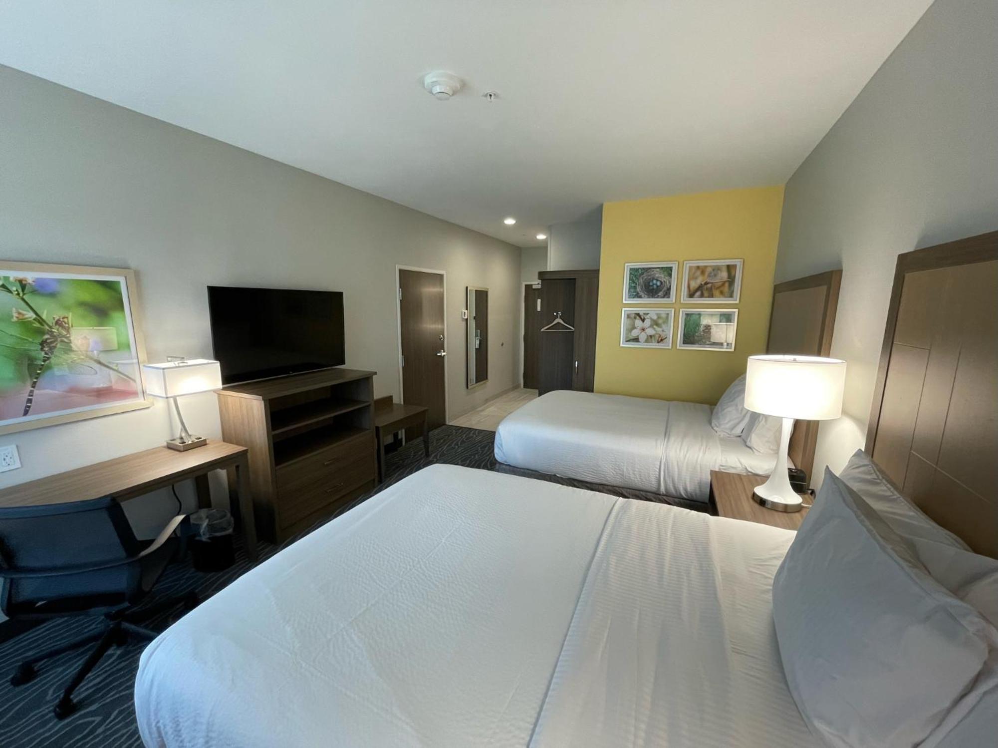 La Quinta Inn & Suites By Wyndham 밸도스타 객실 사진