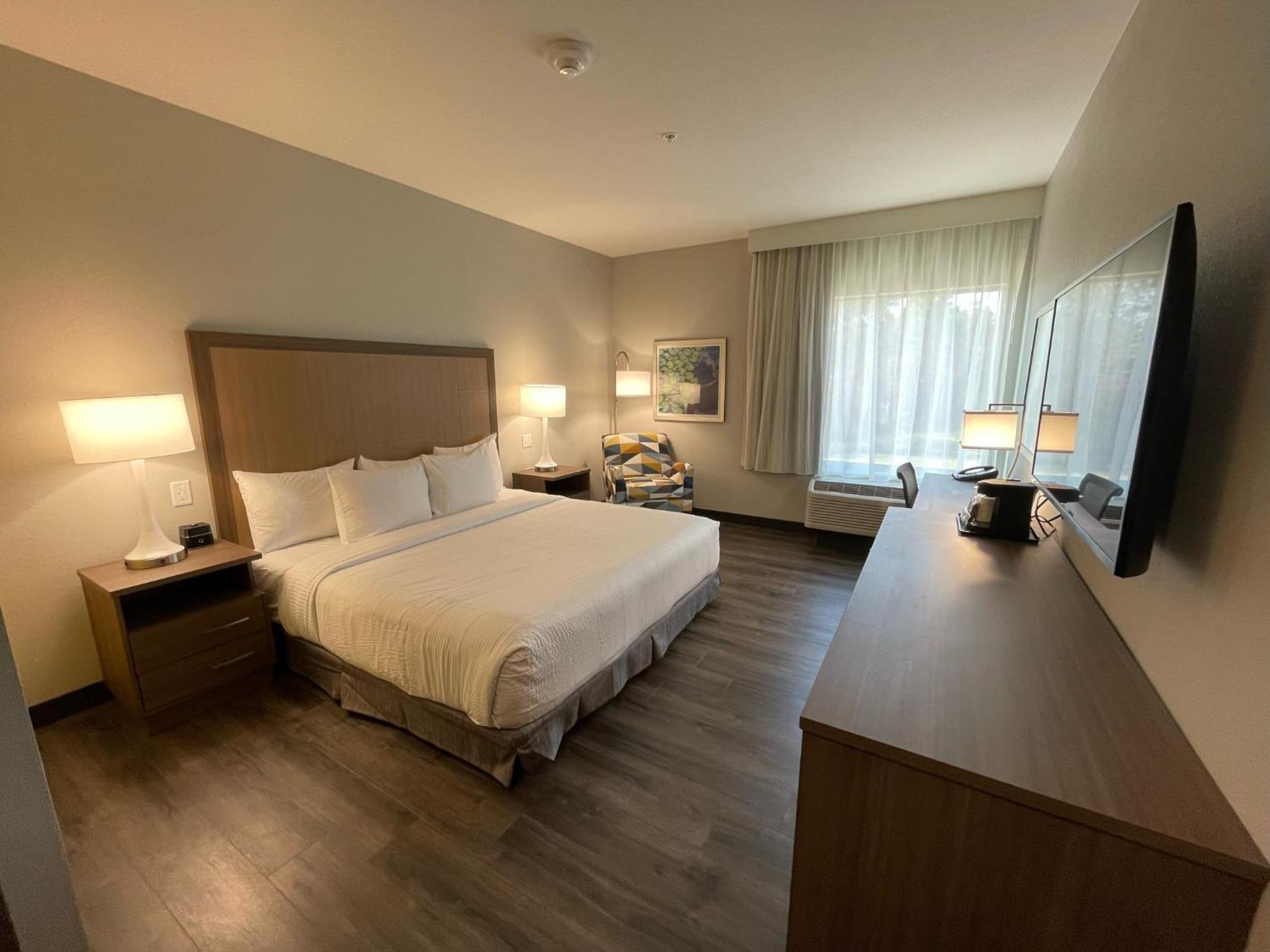 La Quinta Inn & Suites By Wyndham 밸도스타 객실 사진